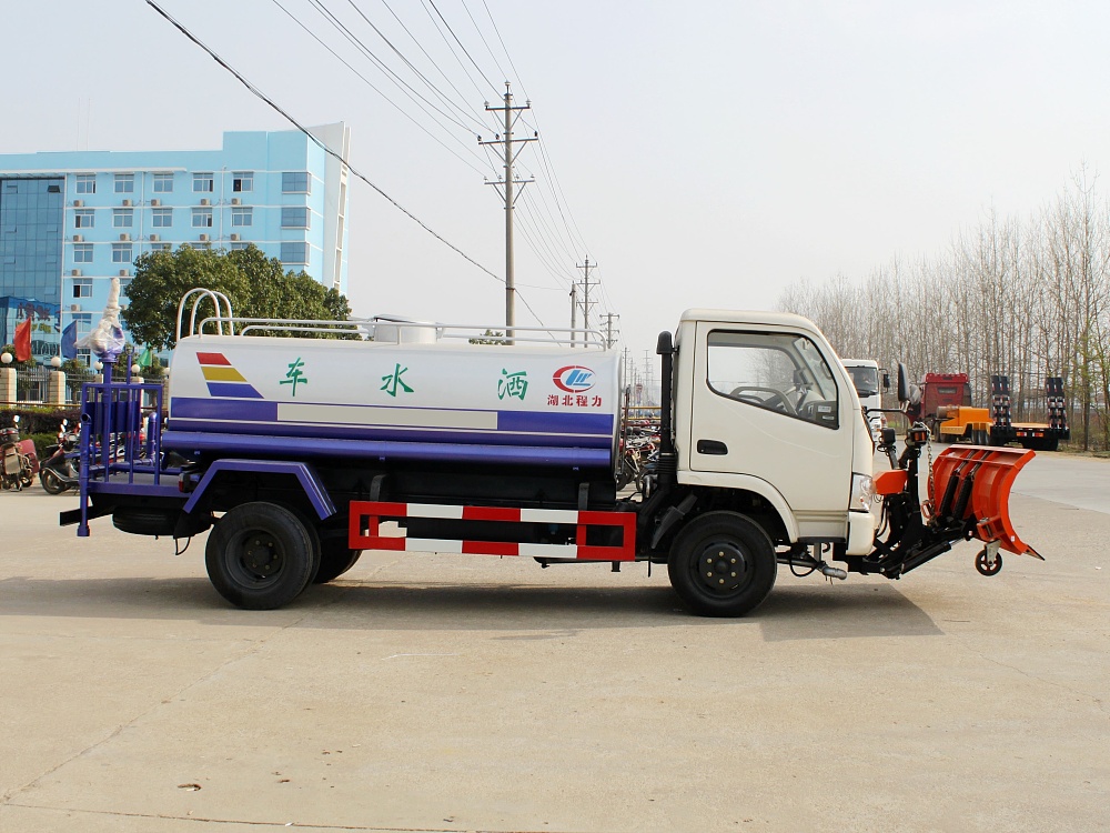 东风小型洒水除雪多功能车