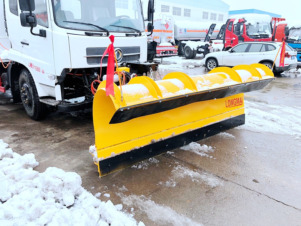 东风天锦多功能抑尘除雪车