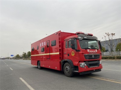 重汽豪沃后勤保障宿营车